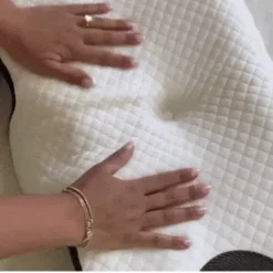 Ergonomisk nakkepute i minneskum – Kjølende og støttende